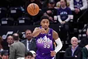 降薪资利器！美记：爵士愿交易小马丁 后者还剩1年800万&无保障