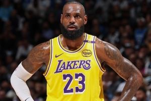 👀詹姆斯下家赔率：湖人第1&骑士第2 独行侠勇士紧随其后