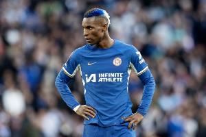 记者：杰克逊正式告知切尔西想离队，他未入选对阵药厂大名单