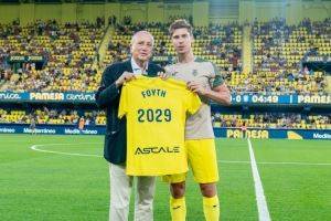 官方：比利亚雷亚尔与阿根廷右后卫福伊斯续约至2029年6月