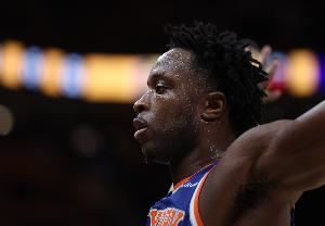 迈克布朗谈阿努诺比防守影响：他有防守一阵的能力！