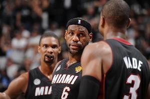 余华：李秋平当年预测三巨头热火必胜小牛 人物太活跃作者难把控