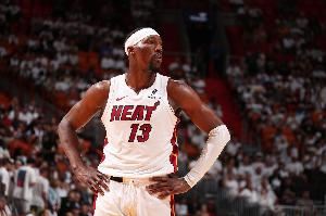 咣咣扔三分！阿德巴约三分5中1得17分8板 有3断1帽防守不错