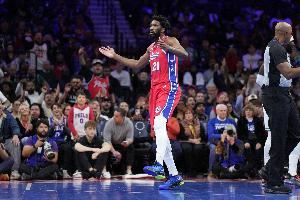 今天76人客战雄鹿 恩比德因伤病管理缺阵 马克西大概率出战